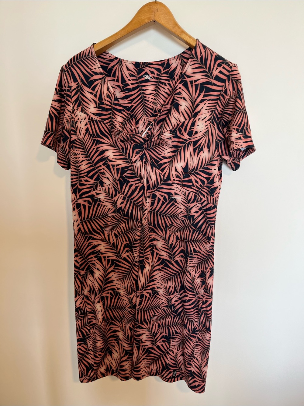 Chlorophylle camara tropical Leaf Print V-Neck Dress in Coral and Black